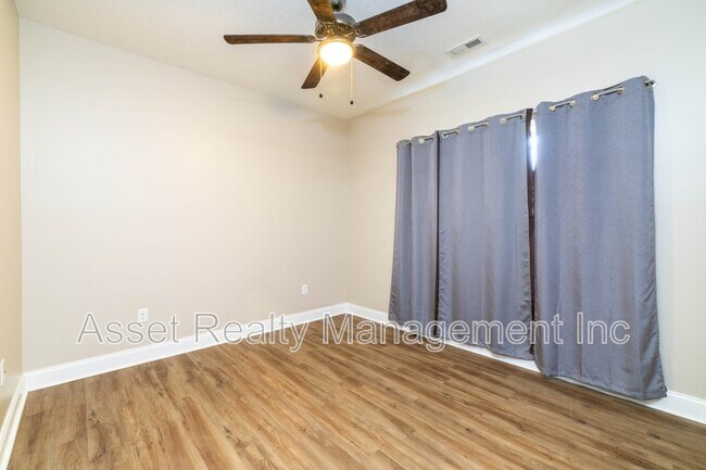 Building Photo - 127 S Van Gilder St