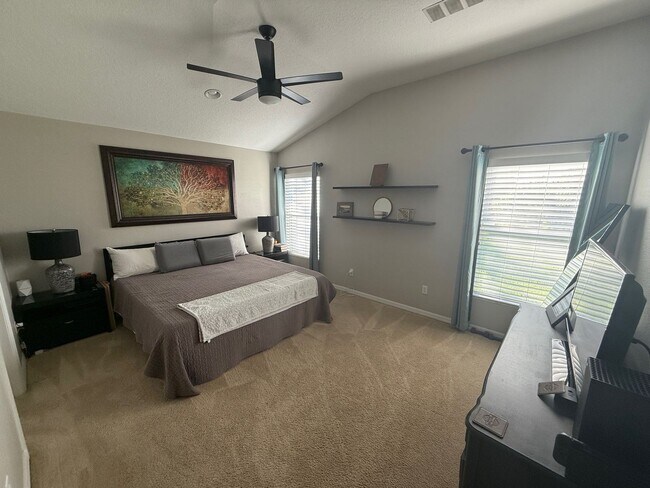 Building Photo - 3-Bedroom, 2-Bathroom Home in Waters Edge