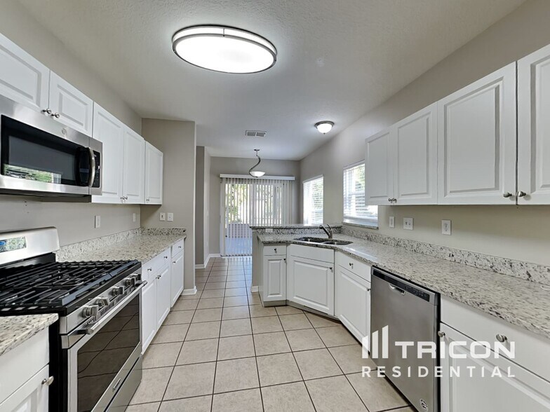 Building Photo - 6137 Skylarkcrest Dr