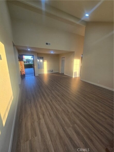 Building Photo - 19637 Vista Hermosa Dr