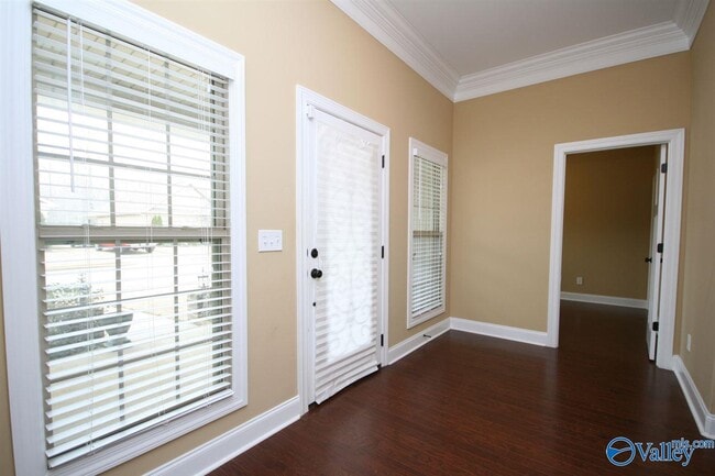 Building Photo - 231 Grove Village Way