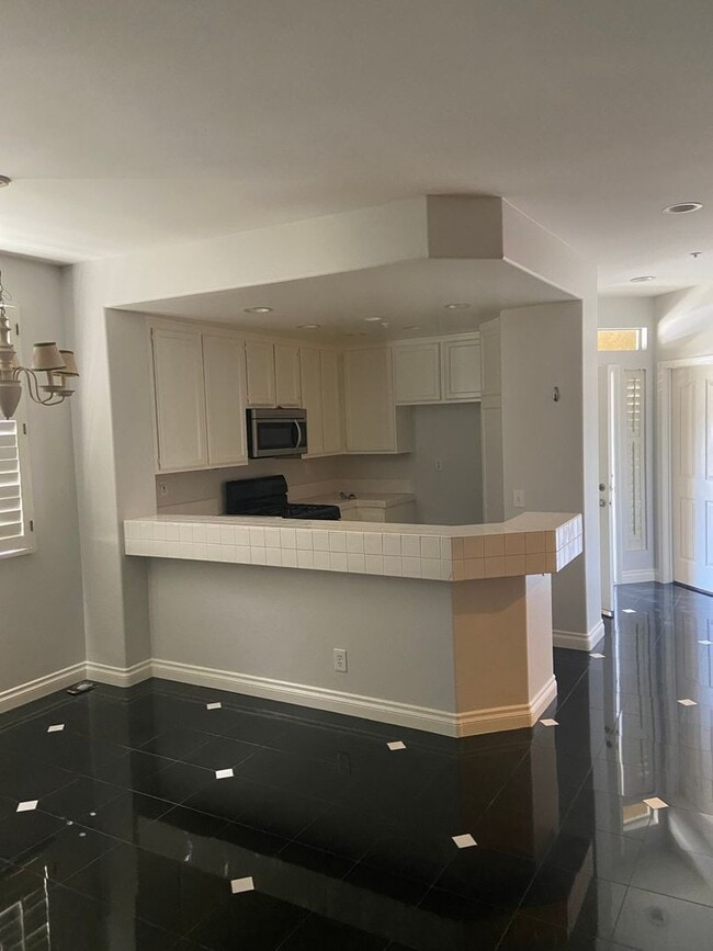 Building Photo - 2 BEDROOM 2 BATH CONDO LOCATED IN THE HEART OF TUSTIN RANCH $3,175