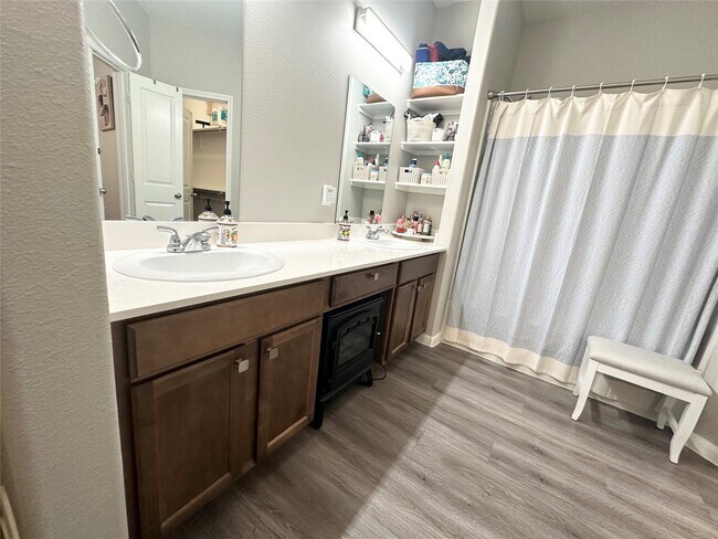 Building Photo - 844 Rd 5109