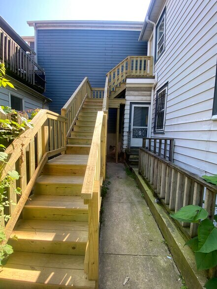 Entry to Unit - 1720 N Astor St