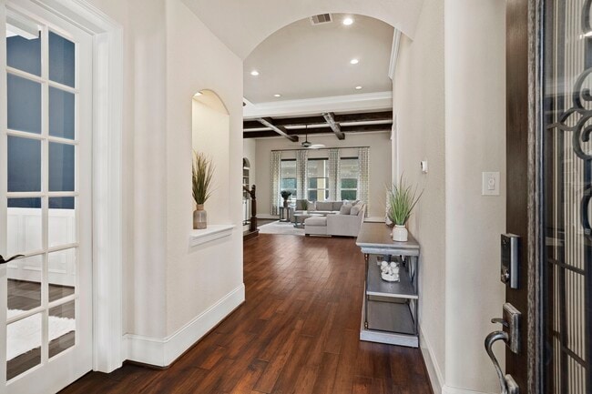 Building Photo - 622 Pink Azalea Trail