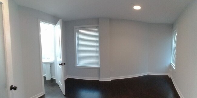 Building Photo - Incredible, modern apartment