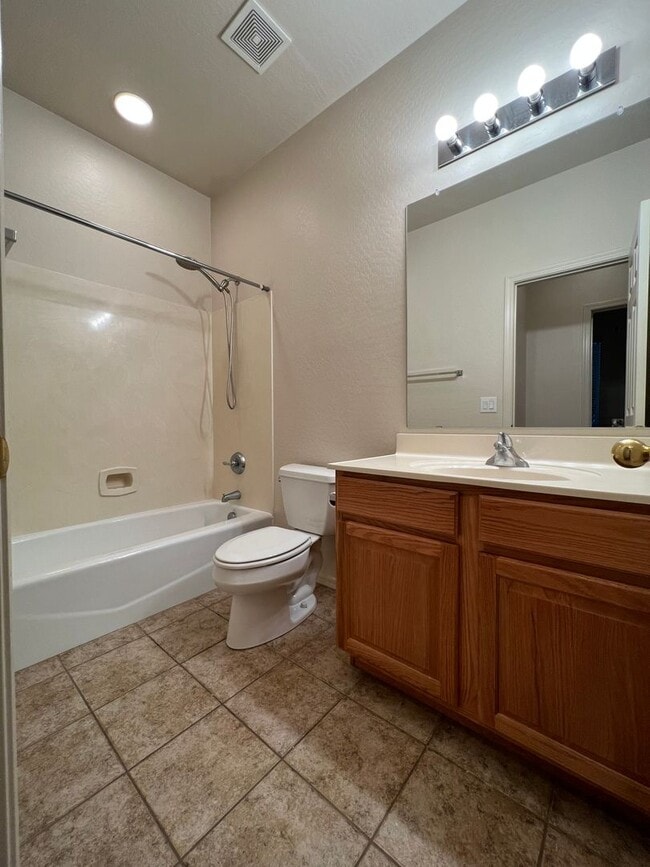 Building Photo - Two Story 4 Bedroom in Stoneridge