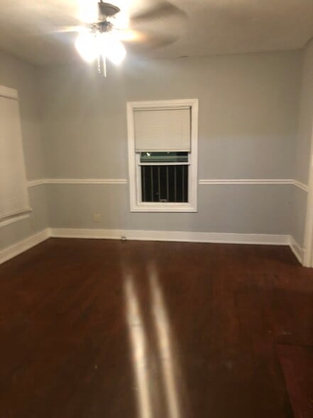 Building Photo - 450 Bryan Ave