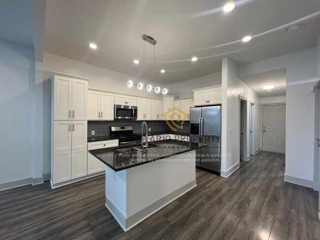 Building Photo - Renovated 4 Bed, 2.5 Bath Home in Beautiful Bates Hendricks, Just Blocks from Downtown!