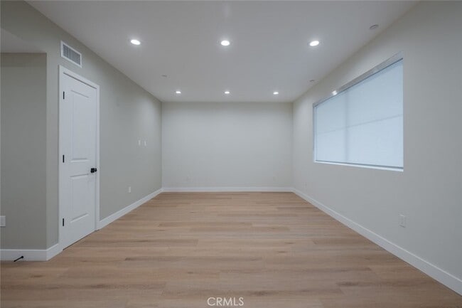 Building Photo - 10218 Fernglen Ave