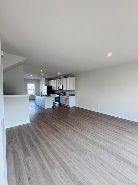 Building Photo - 61 Zander Rd