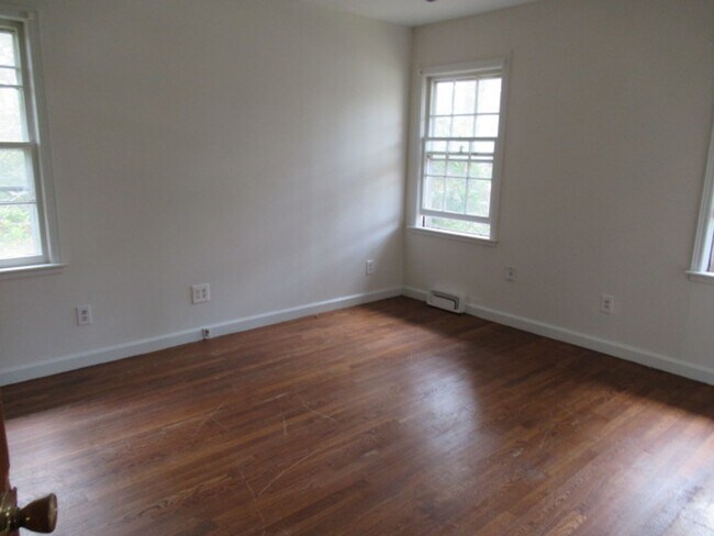 Building Photo - 131 Frances Pl