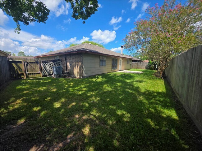 Building Photo - 2777 Forest Point Dr