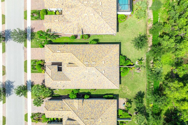 Building Photo - 7638 Jacaranda Ln