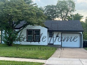 Building Photo - Adorable 2 Bedroom w/ Flex Room!