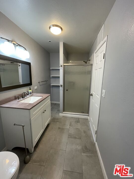 Building Photo - 121 S Hope St