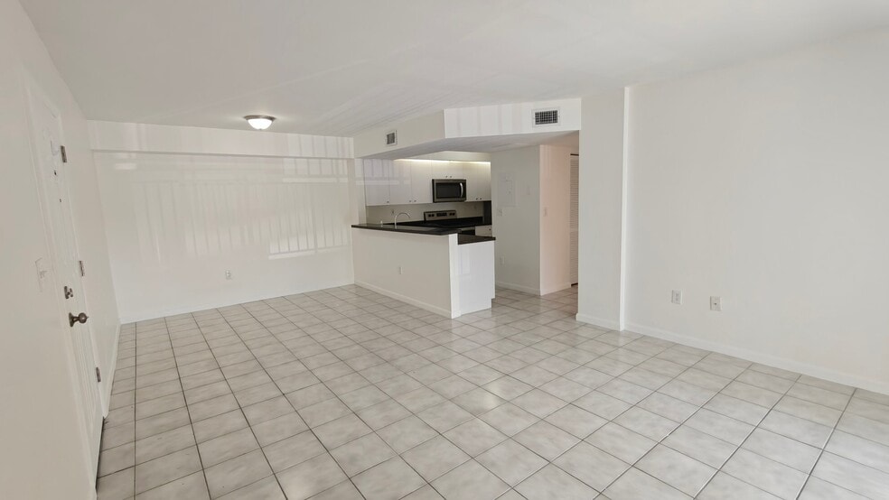 Building Photo - 8610 SW 212th St