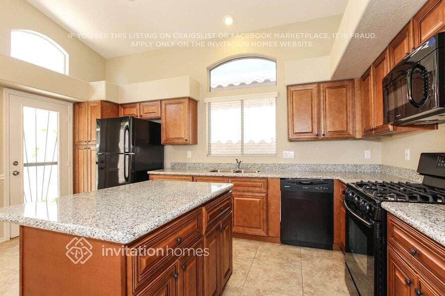 Building Photo - 4922 W Behrend Dr