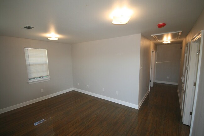 Building Photo - 718 16th St