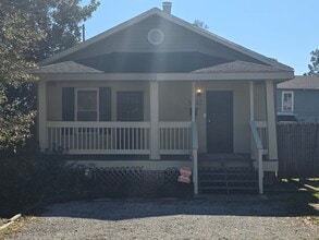 Building Photo - 3042 Main St