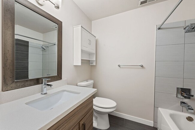 Building Photo - Stunning 4BR/2.5BA Home in Lake Forest Park ?