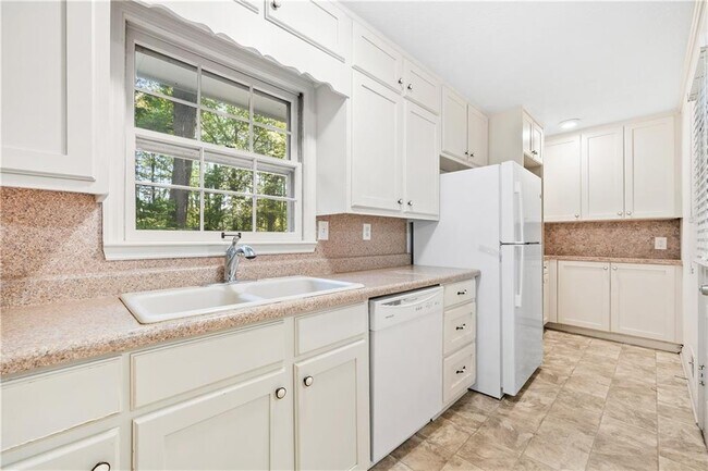 Building Photo - 4531 S Roberts Dr