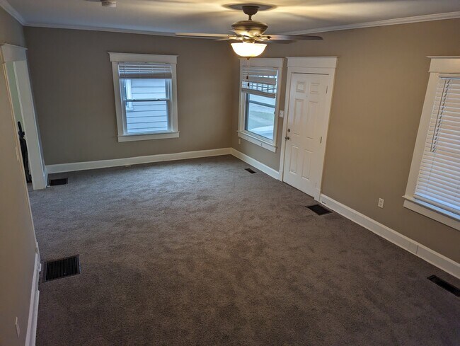 Huge living room! - 1042 Cameron St