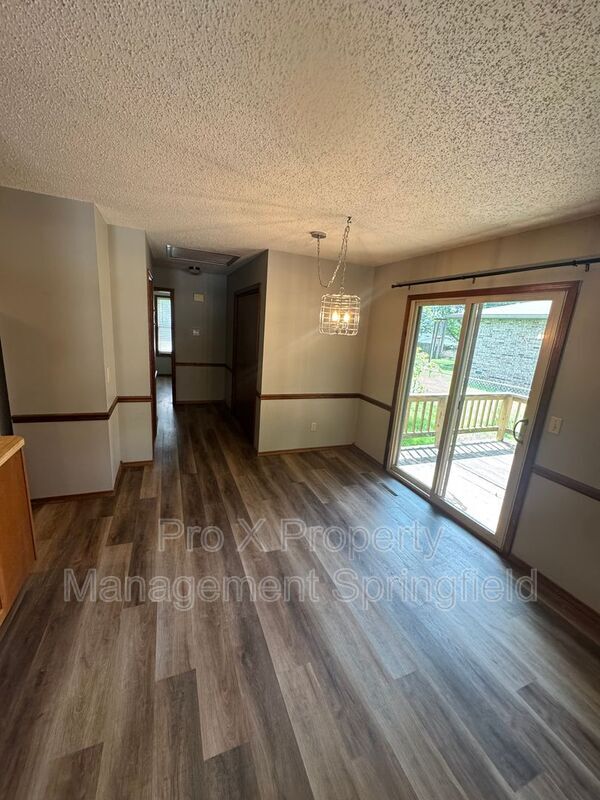 Building Photo - 3720 N Farm Rd 165