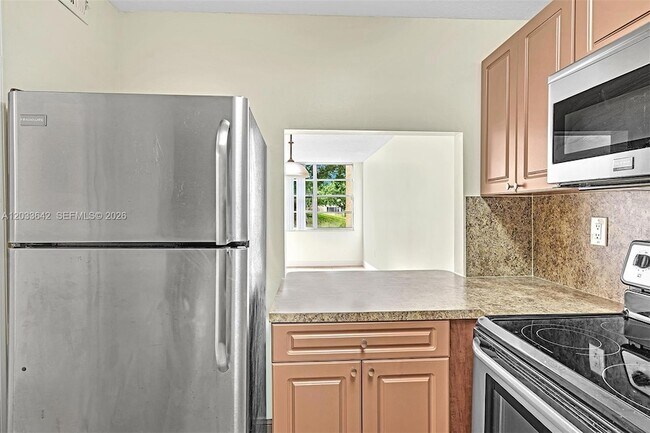 Building Photo - 9410 Tangerine Pl