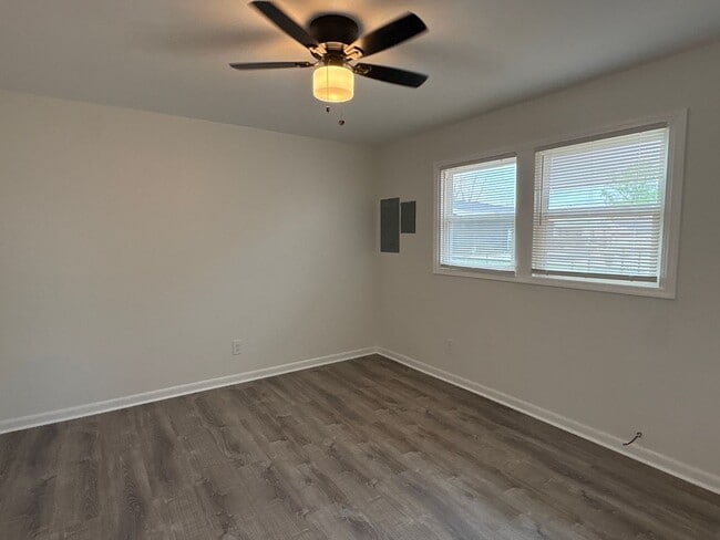 Building Photo - 400 W Market St