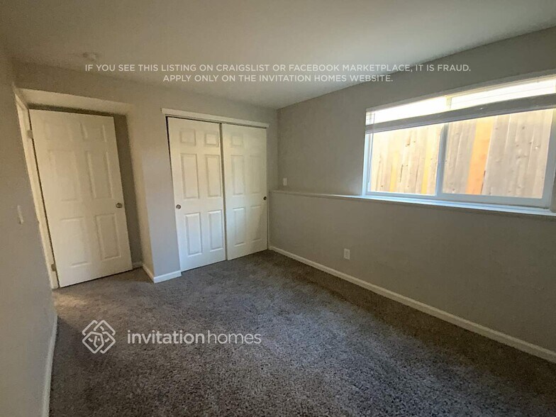 Building Photo - 10433 Holland Pl