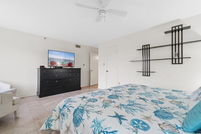 Building Photo - 1086 N Ocean Blvd
