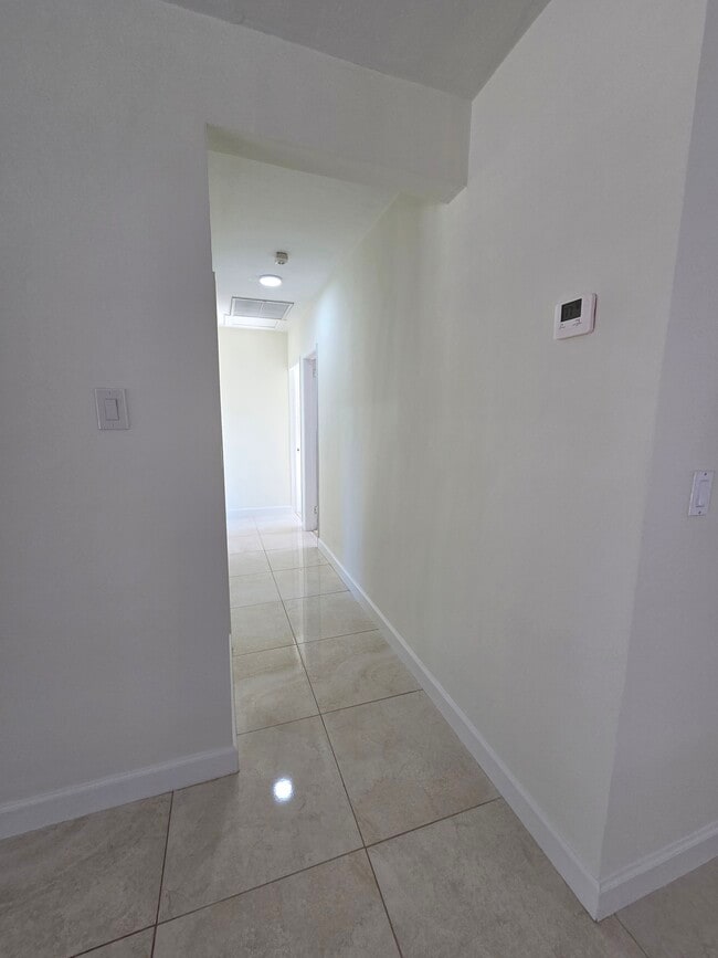 Building Photo - 1008 Macy St