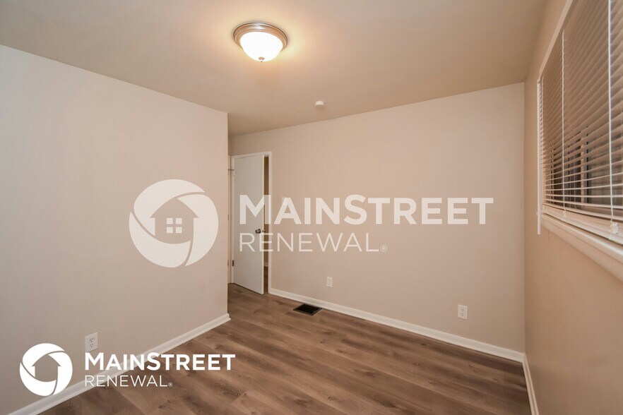 Building Photo - 5234 E 20th St