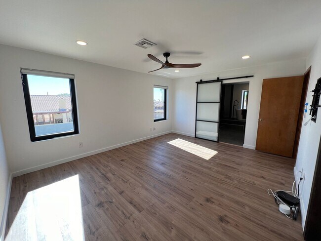 Building Photo - POOL HOME IN SHEFFIELD ESTATES!