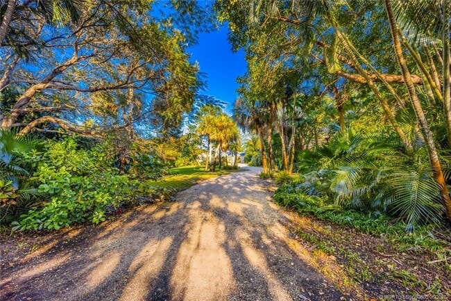 Building Photo - 62 S Sewalls Point Rd