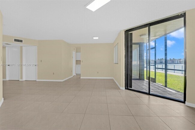Building Photo - 15545 Miami Lakeway N