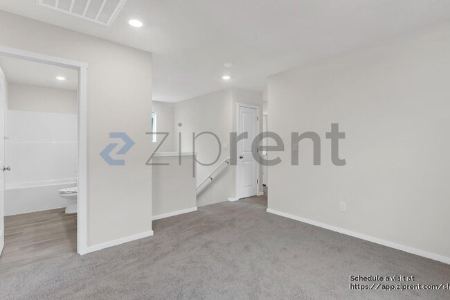 Building Photo - 1509 NE 121st Ave