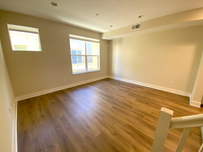 Building Photo - 310 City Center Dr