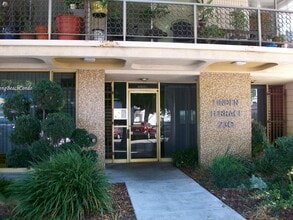 Building Photo - 2 Bed/ 2 Bath, TOP FLOOR CONDO