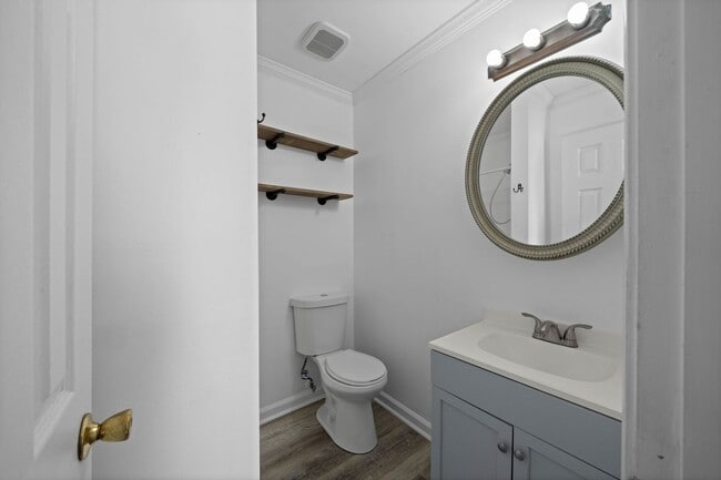 Building Photo - Cute home move in ready in the heart of Oak Grove- close to Fort Campbell and Shopping!