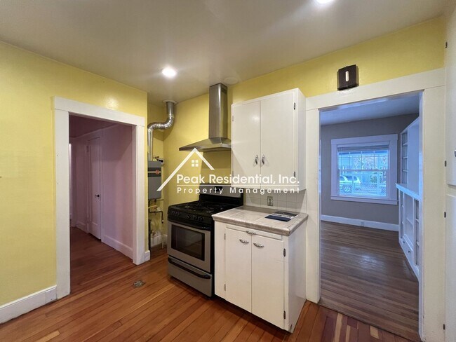 Building Photo - 2974 32nd St