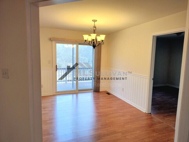 Building Photo - 312 Lakeshore Dr