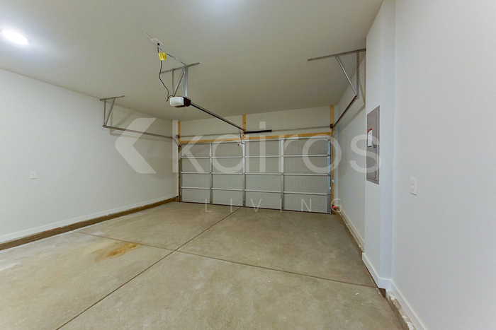 Building Photo - 6111 Stonewater Ct
