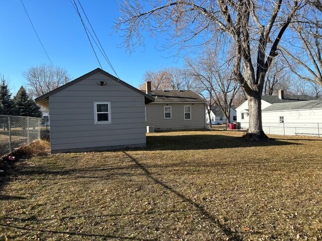 Building Photo - 108 N Lowell Ave