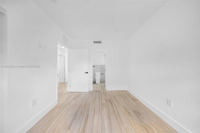 Building Photo - 1335 SW 4th St