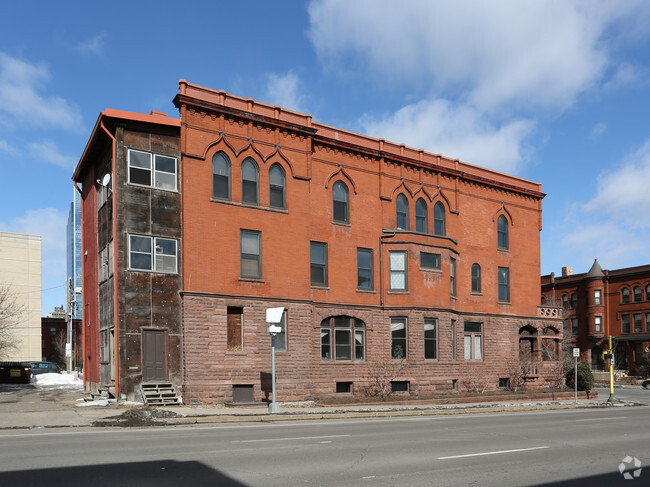 Building Photo - 625 9th St S