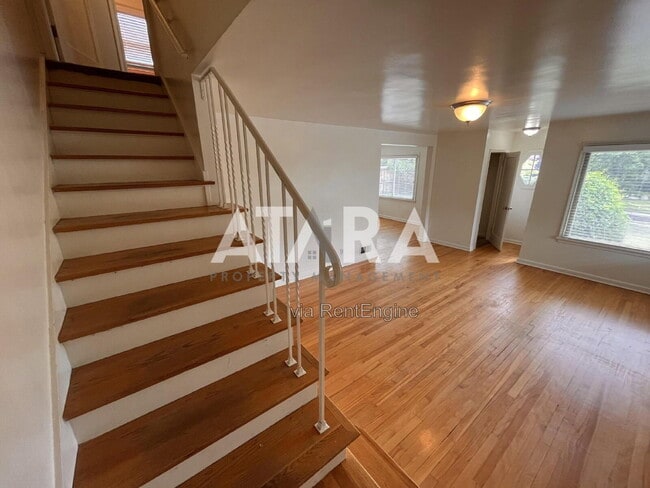 Building Photo - 1335 Thornton Ave