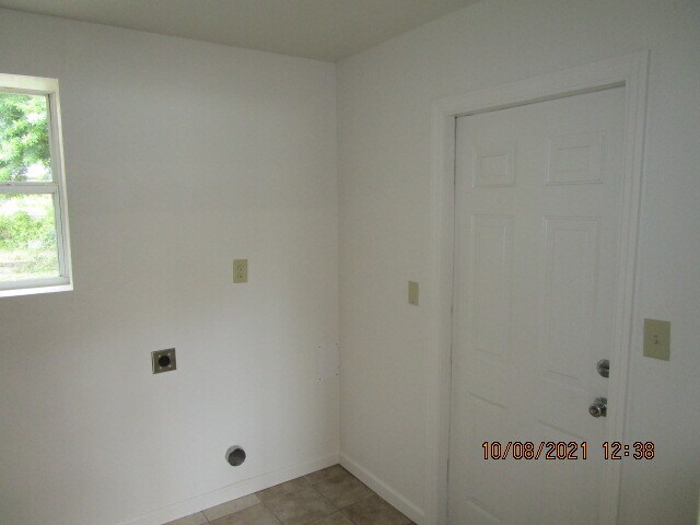 Building Photo - 1262 Essex Rd