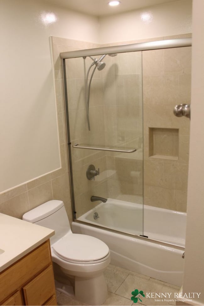 Building Photo - Rare Corner One Bedroom Fully Remodeled w/ In-Unit Laundry